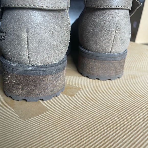 Ugg boot - Picture 4 of 7